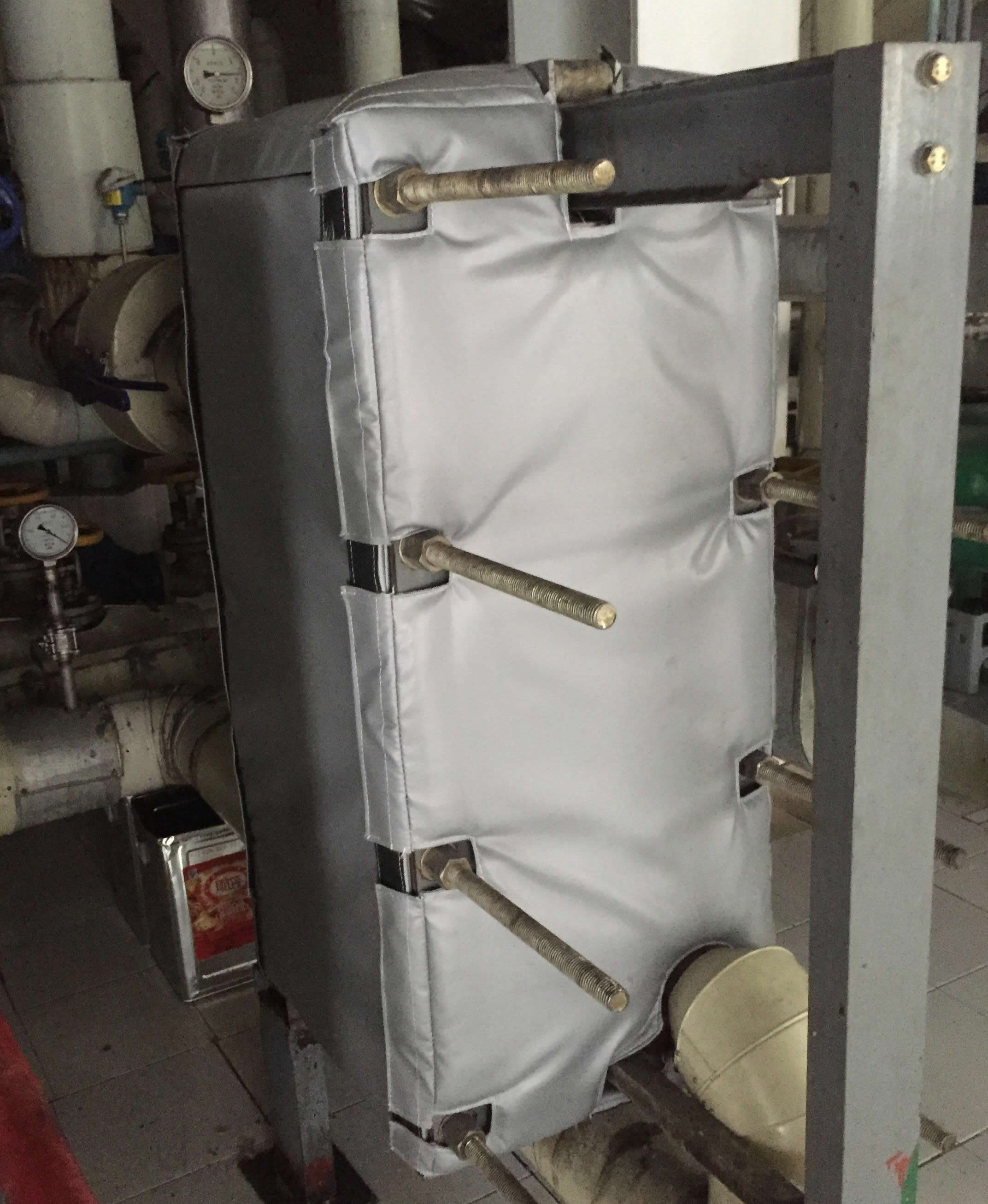 板式<a href=http://m.z833.cn/e/tags/?tagname=%E6%8D%A2%E7%83%AD%E5%99%A8%E4%BF%9D%E6%B8%A9 target=_blank class=infotextkey>換熱器保溫</a>套