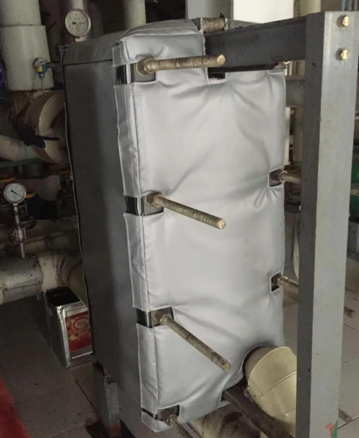 板式<a href=http://m.z833.cn/e/tags/?tagname=%E6%8D%A2%E7%83%AD%E5%99%A8%E4%BF%9D%E6%B8%A9 target=_blank class=infotextkey>換熱器保溫</a>套